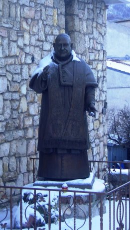 Statua esterna di Papa Giovanni XIII